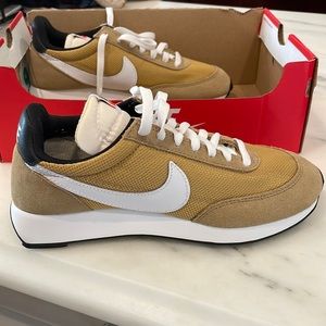 Nike Air Tailwind 79 Size 8.5 Women, 7 Men